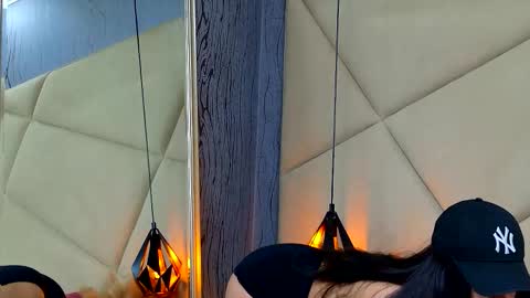 Snapshot of chloevee chatting on 11.28.25 Chloe Vee online show from 11.28.25