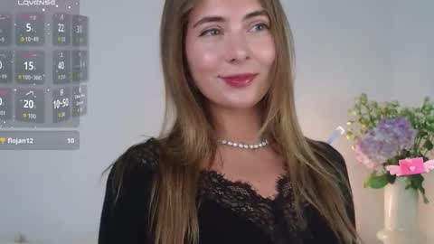 chloi_hes online show from 10.11.25