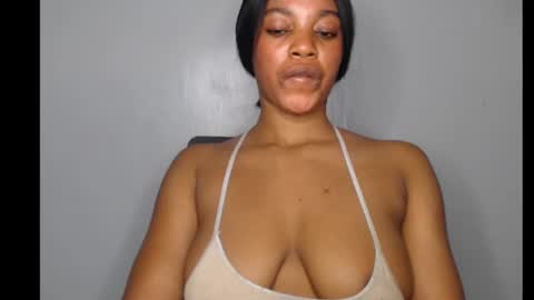 Snapshot of choco_chocox chatting on 01.13.25 ESTHER online show from 01.13.25