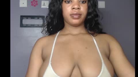 Snapshot of choco_chocox chatting on 03.10.25 ESTHER online show from 03.10.25