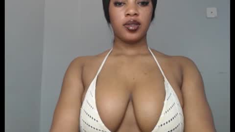 Snapshot of choco_chocox chatting on 09.22.25 ESTHER online show from 09.22.25