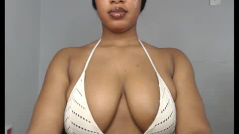 Snapshot of choco_chocox chatting on 10.11.25 ESTHER online show from 10.11.25