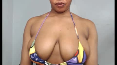 Snapshot of choco_chocox chatting on 10.18.25 ESTHER online show from 10.18.25