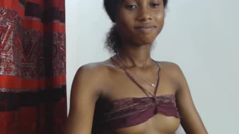 Snapshot of choco_petitqueen chatting on 12.14.24 choco_petitqueen online show from 12.14.24