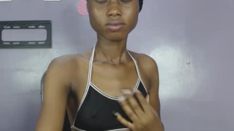 Snapshot of choco_petitqueen chatting on 01.14.25 choco_petitqueen online show from 01.14.25