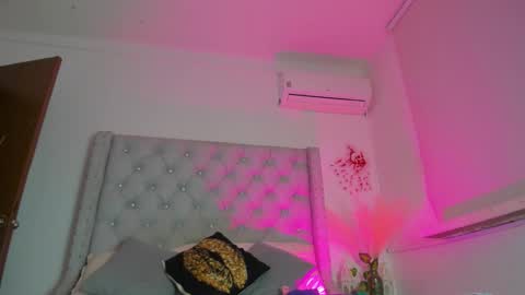 Snapshot of chocobunny1 chatting on 11.12.25 chocobunny1 online show from 11.12.25