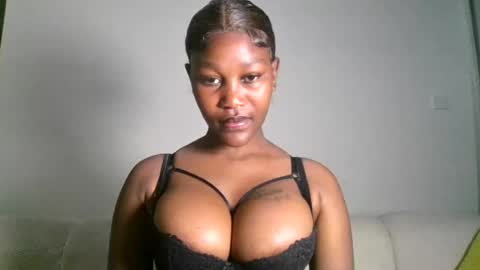 Snapshot of chocolate_divaa chatting on 07.28.26 chocolate_divaa online show from 07.28.26