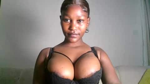Snapshot of chocolate_divaa chatting on 07.28.26 chocolate_divaa online show from 07.28.26