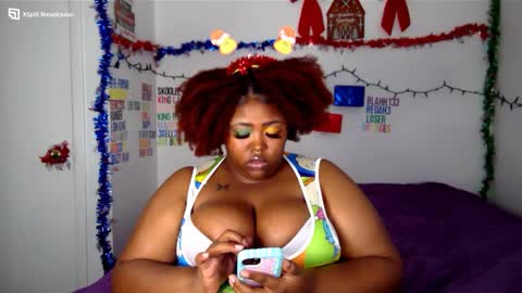 Snapshot of chocolatebunnyxx69 chatting on 12.18.24 Melina online show from 12.18.24