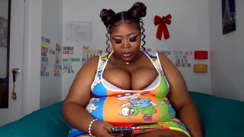 Snapshot of chocolatebunnyxx69 chatting on 01.28.25 Melina online show from 01.28.25