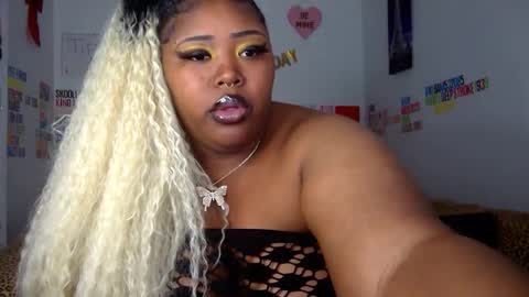 Snapshot of chocolatebunnyxx69 chatting on 02.19.25 Melina online show from 02.19.25