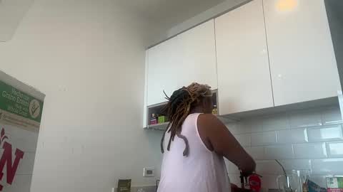 Snapshot of chocolatecakequeen chatting on 12.20.24 ChocolateCakeQueen online show from 12.20.24