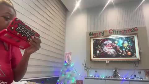 Snapshot of chocolatecakequeen chatting on 12.21.24 ChocolateCakeQueen online show from 12.21.24