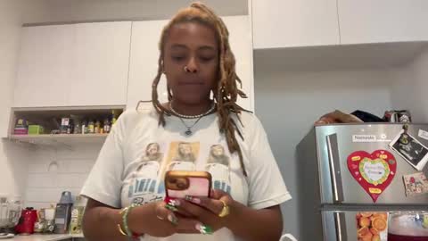 Snapshot of chocolatecakequeen chatting on 12.22.24 ChocolateCakeQueen online show from 12.22.24