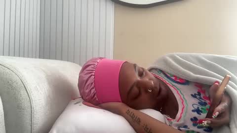 Snapshot of chocolatecakequeen chatting on 12.24.24 ChocolateCakeQueen online show from 12.24.24