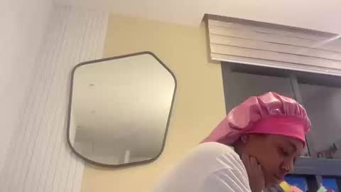 Snapshot of chocolatecakequeen chatting on 12.29.24 ChocolateCakeQueen online show from 12.29.24