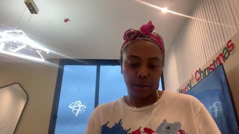 Snapshot of chocolatecakequeen chatting on 12.29.24 ChocolateCakeQueen online show from 12.29.24