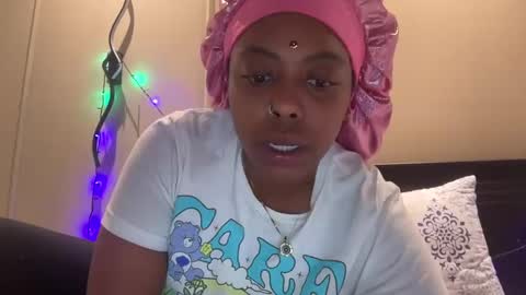 Snapshot of chocolatecakequeen chatting on 12.31.24 ChocolateCakeQueen online show from 12.31.24