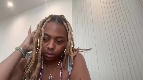 Snapshot of chocolatecakequeen chatting on 01.13.25 ChocolateCakeQueen online show from 01.13.25