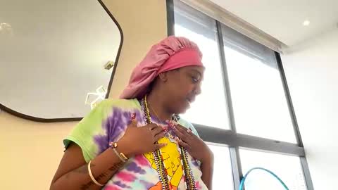 Snapshot of chocolatecakequeen chatting on 03.01.25 ChocolateCakeQueen online show from 03.01.25