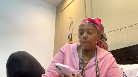 Snapshot of chocolatecakequeen chatting on 03.03.25 ChocolateCakeQueen online show from 03.03.25