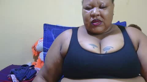 Snapshot of chocolovebbw1986 chatting on 11.24.25 XSEXYBBW69 online show from 11.24.25