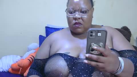Snapshot of chocolovebbw1986 chatting on 11.29.25 XSEXYBBW69 online show from 11.29.25