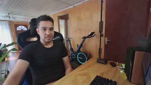 Snapshot of chocomate chatting on 10.29.25 chocomate online show from 10.29.25