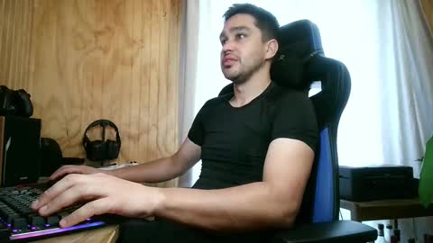 Snapshot of chocomate chatting on 10.30.25 chocomate online show from 10.30.25