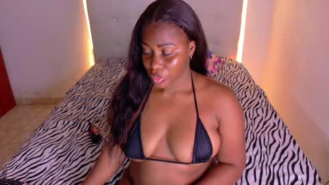 Snapshot of chocoo_dessert chatting on 11.11.25 online show from 11.11.25