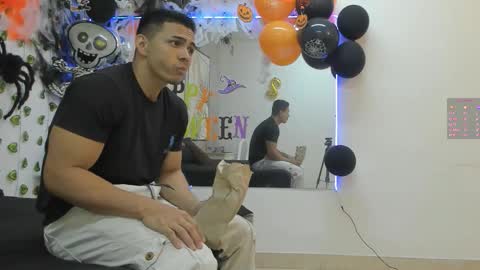 Snapshot of choreythaiylor chatting on 10.05.25 Chorey Thaylor online show from 10.05.25