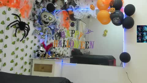 Snapshot of choreythaiylor chatting on 10.09.25 Chorey Thaylor online show from 10.09.25