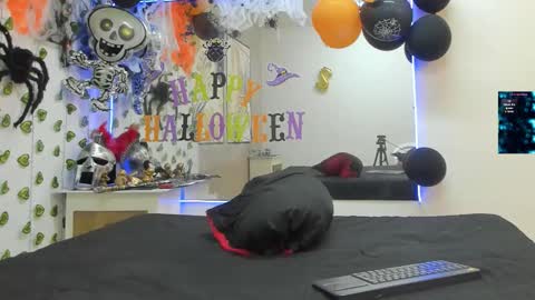 Snapshot of choreythaiylor chatting on 10.10.25 Chorey Thaylor online show from 10.10.25