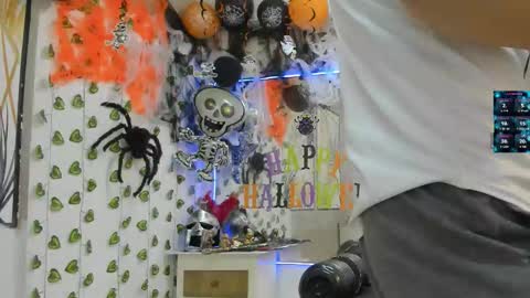 Snapshot of choreythaiylor chatting on 10.15.25 Chorey Thaylor online show from 10.15.25