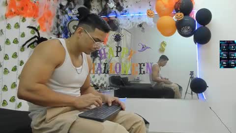 Snapshot of choreythaiylor chatting on 10.16.25 Chorey Thaylor online show from 10.16.25