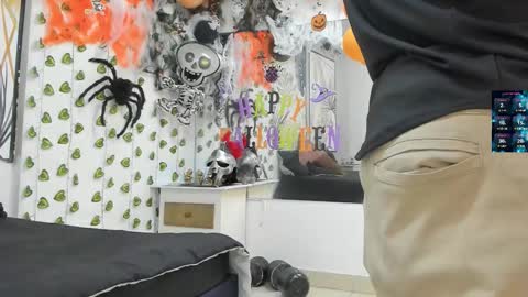 Snapshot of choreythaiylor chatting on 10.30.25 Chorey Thaylor online show from 10.30.25