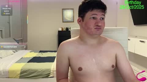 Snapshot of chris___evanss chatting on 10.23.25 Chris Evens online show from 10.23.25