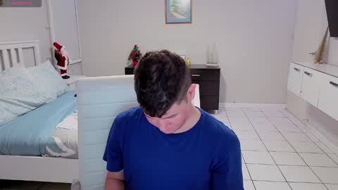 Snapshot of chris___evanss chatting on 12.02.25 Chris Evens online show from 12.02.25