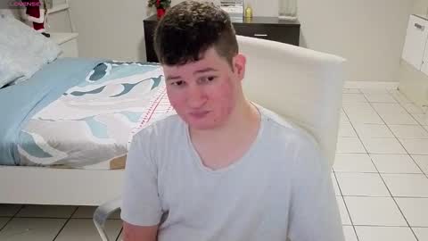 Snapshot of chris___evanss chatting on 12.04.25 Chris Evens online show from 12.04.25