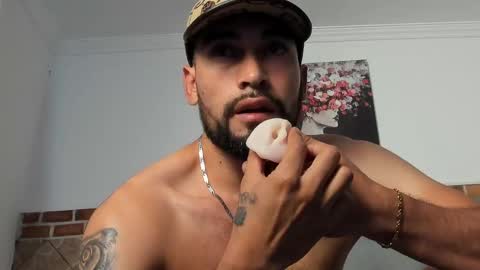 Snapshot of chris_kizz chatting on 12.19.24 chris_kizz online show from 12.19.24