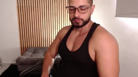 cris         Twitter magnum101010 insta magnumc20 online show from 11.28.25