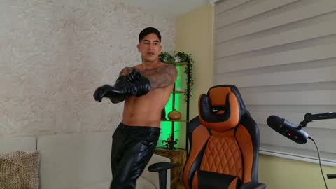 Snapshot of chris_reilly chatting on 12.07.24 chris reilly online show from 12.07.24