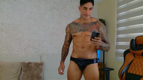 Snapshot of chris_reilly chatting on 12.09.24 chris reilly online show from 12.09.24