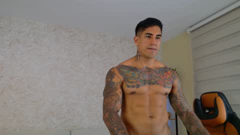 Snapshot of chris_reilly chatting on 12.21.24 chris reilly online show from 12.21.24