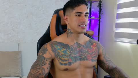 Snapshot of chris_reilly chatting on 01.04.25 chris reilly online show from 01.04.25