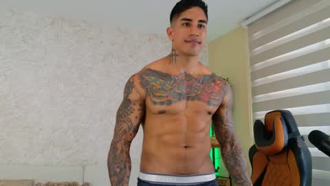 Snapshot of chris_reilly chatting on 01.10.25 chris reilly online show from 01.10.25