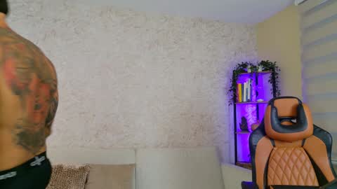 Snapshot of chris_reilly chatting on 01.27.25 chris reilly online show from 01.27.25