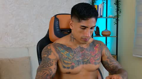 Snapshot of chris_reilly chatting on 01.31.25 chris reilly online show from 01.31.25