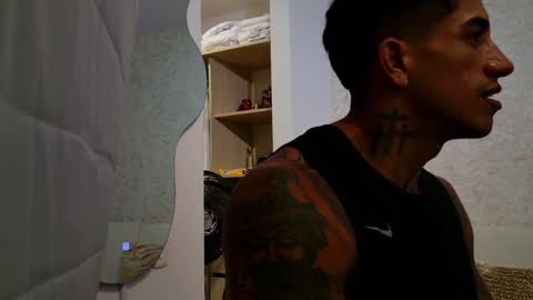 Snapshot of chris_reilly chatting on 02.05.25 chris reilly online show from 02.05.25