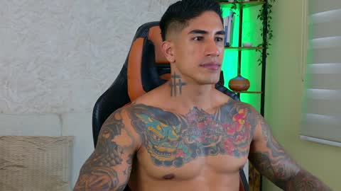 Snapshot of chris_reilly chatting on 02.07.25 chris reilly online show from 02.07.25